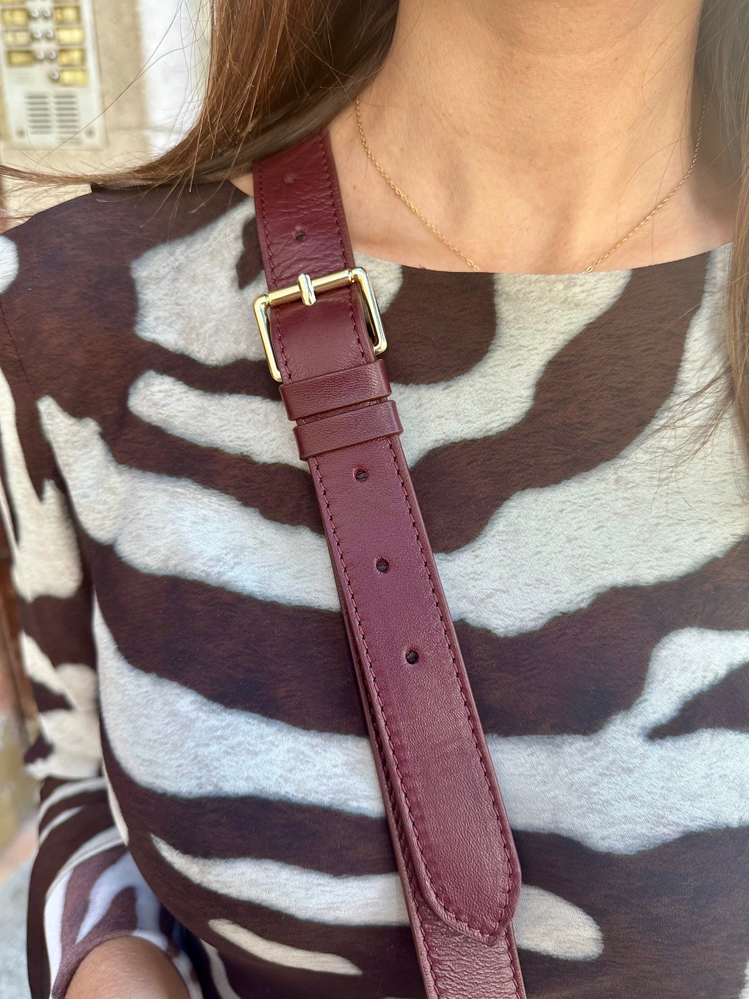 CORREA DE PIEL BORDÓ