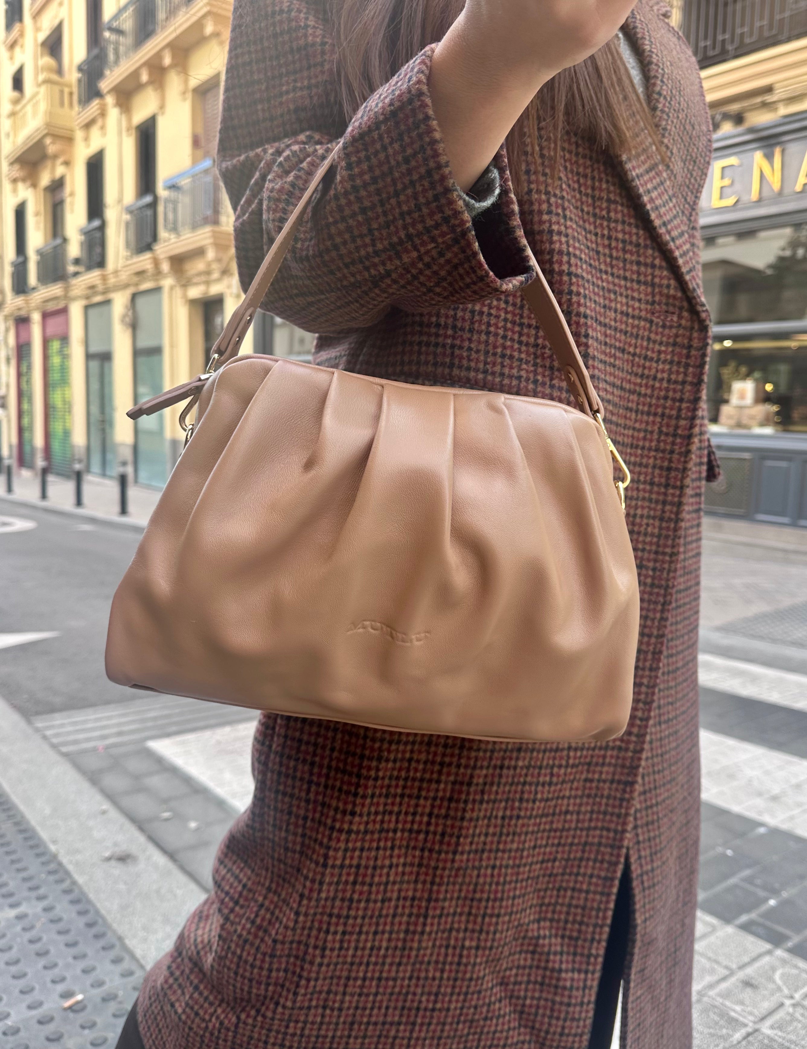 CORREA CORTA DE PIEL NUDE