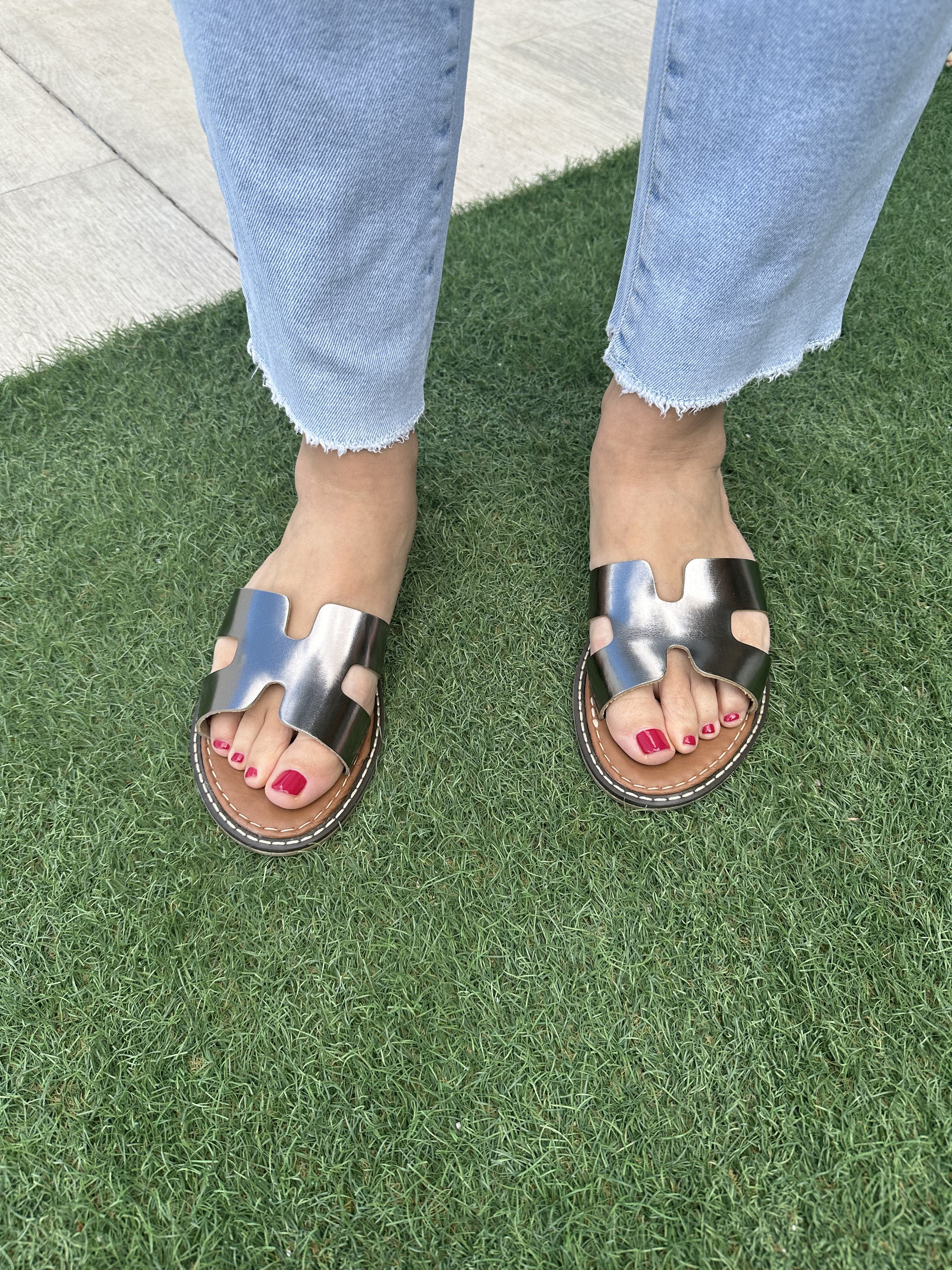 SANDALIA PIEL PLATEADA